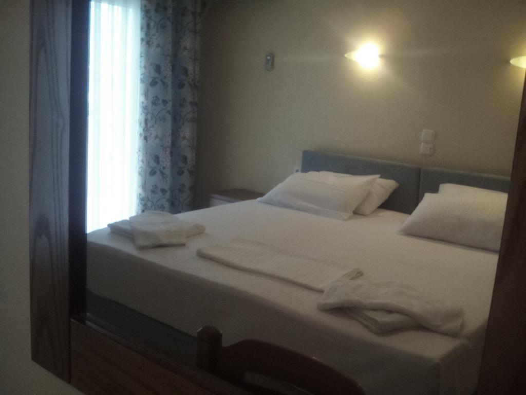 G. Kiapekou Aparthotel Loutra Edipsou  Bagian luar foto