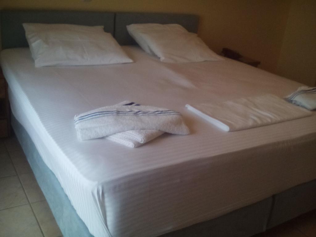 G. Kiapekou Aparthotel Loutra Edipsou  Bagian luar foto