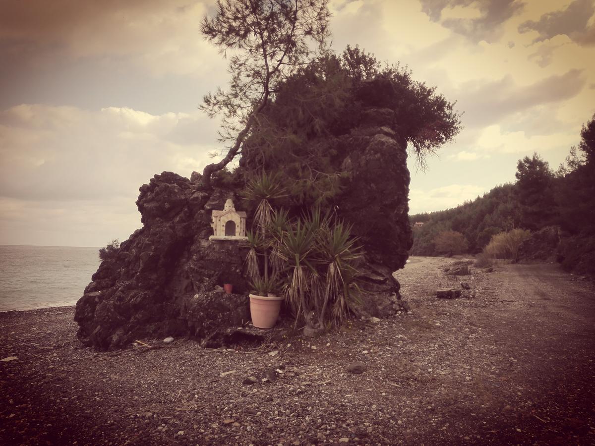 G. Kiapekou Aparthotel Loutra Edipsou  Bagian luar foto